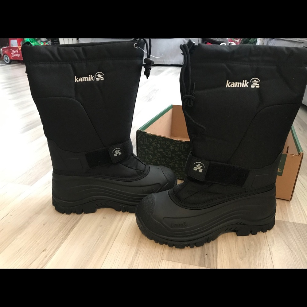 Men’s kamik snow boots.